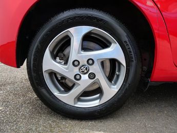 Toyota Yaris 1.5 VVT-h Icon Petrol Hybrid E-CVT Euro 6 (s/s) 5dr 1 Owner Only