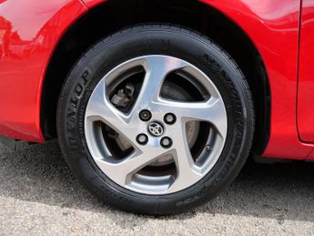 Toyota Yaris 1.5 VVT-h Icon Petrol Hybrid E-CVT Euro 6 (s/s) 5dr 1 Owner Only