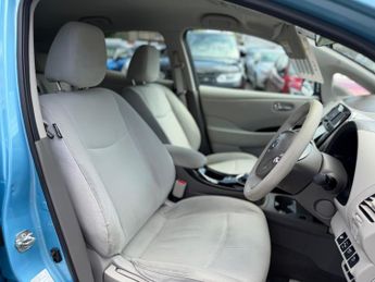Nissan LEAF 24kWh Acenta Hatchback 5dr Electric Auto (107 bhp)