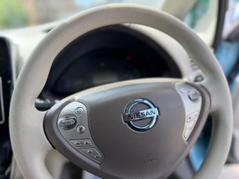 Nissan LEAF 24kWh Acenta Hatchback 5dr Electric Auto (107 bhp)