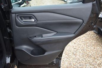 Nissan Qashqai 1.3 DIG-T MHEV Acenta Premium XTRON Euro 6 (s/s) 5dr