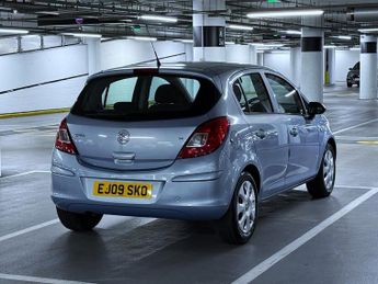 Vauxhall Corsa 1.4i 16v Club Hatchback 5dr Petrol Automatic (158 g/km, 89 bhp)