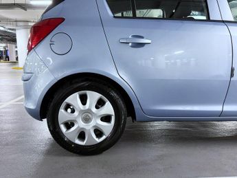 Vauxhall Corsa 1.4i 16v Club Hatchback 5dr Petrol Automatic (158 g/km, 89 bhp)