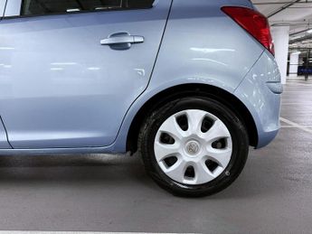 Vauxhall Corsa 1.4i 16v Club Hatchback 5dr Petrol Automatic (158 g/km, 89 bhp)