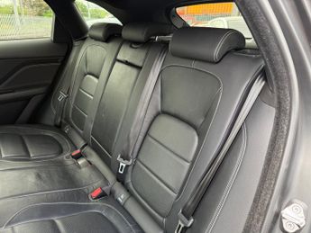 Jaguar F-Pace 2.0 D180 R-Sport SUV 5dr Diesel Auto AWD Euro 6 (s/s) (180 ps)