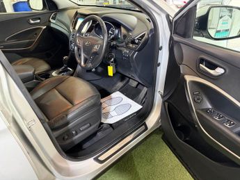 Hyundai Santa Fe 2.2 CRDi Blue Drive Premium SUV 5dr Diesel Auto 4WD Euro 6 (s/s)