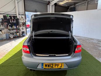 Skoda Superb 2.0 TDI Elegance Hatchback 5dr Diesel DSG 4WD Euro 5 (140 ps)