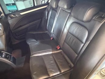 Skoda Superb 2.0 TDI Elegance Hatchback 5dr Diesel DSG 4WD Euro 5 (140 ps)