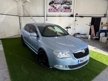 Skoda Superb 2.0 TDI Elegance Hatchback 5dr Diesel DSG 4WD Euro 5 (140 ps)