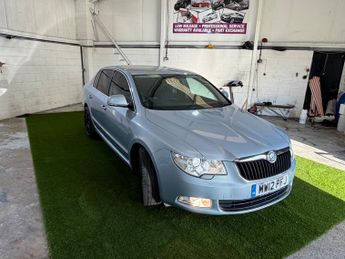 Skoda Superb 2.0 TDI Elegance Hatchback 5dr Diesel DSG 4WD Euro 5 (140 ps)