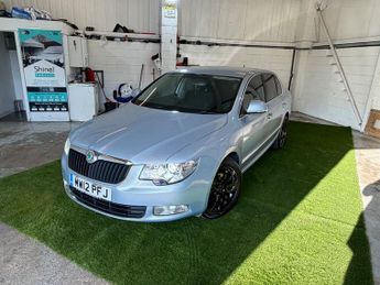 Skoda Superb 2.0 TDI Elegance Hatchback 5dr Diesel DSG 4WD Euro 5 (140 ps)