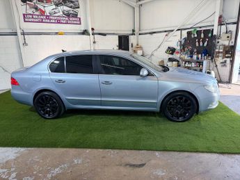 Skoda Superb 2.0 TDI Elegance Hatchback 5dr Diesel DSG 4WD Euro 5 (140 ps)