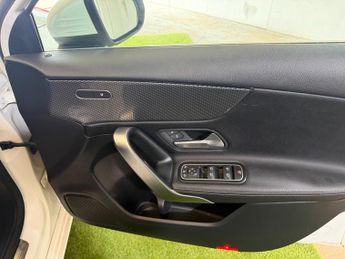 Mercedes-Benz A Class 1.5 A180d Sport (Executive) Hatchback 5dr Diesel 7G-DCT Euro 6 (