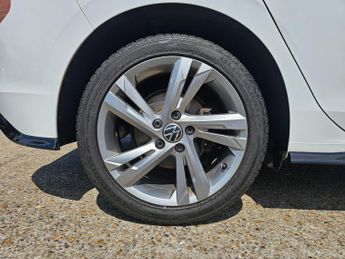 Volkswagen Golf 2.0 TDI R-Line Hatchback 5dr Diesel DSG Euro 6 (s/s) (150 ps)