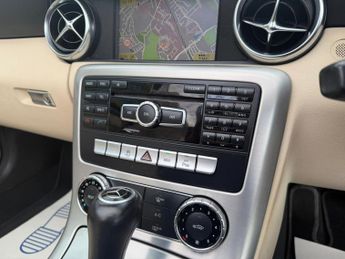 Mercedes-Benz SLK 1.8 SLK200 BlueEfficiency Edition 125 Convertible 2dr Petrol G-T