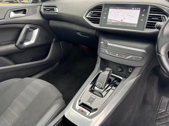 Peugeot 308 1.2 PureTech GPF Allure Hatchback 5dr Petrol EAT Euro 6 (s/s) (1