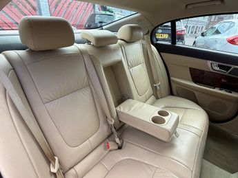 Jaguar XF 3.0d V6 Luxury Saloon 4dr Diesel Auto Euro 5 (240 ps)