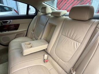 Jaguar XF 3.0d V6 Luxury Saloon 4dr Diesel Auto Euro 5 (240 ps)