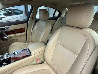 Jaguar XF 3.0d V6 Luxury Saloon 4dr Diesel Auto Euro 5 (240 ps)