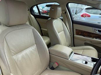 Jaguar XF 3.0d V6 Luxury Saloon 4dr Diesel Auto Euro 5 (240 ps)