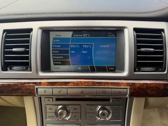 Jaguar XF 3.0d V6 Luxury Saloon 4dr Diesel Auto Euro 5 (240 ps)