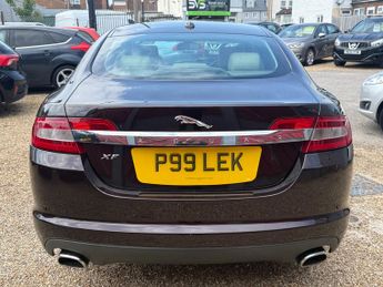 Jaguar XF 3.0d V6 Luxury Saloon 4dr Diesel Auto Euro 5 (240 ps)