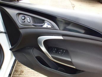 Vauxhall Insignia 2.0 CDTi SRi Nav Auto Euro 5 5dr