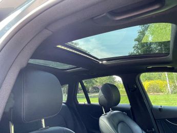 Mercedes-Benz GLC 2.1 GLC250d AMG Line (Premium Plus) SUV 5dr Diesel G-Tronic 4MAT