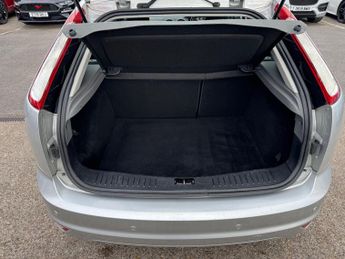 Ford Focus 1.6 Sport Hatchback 5dr Petrol Auto (184 g/km, 99 bhp)
