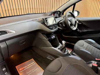Peugeot 208 1.2 VTi Allure Hatchback 5dr - ONLY 20 POUNDS ROAD TAX -