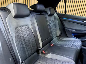 Volkswagen Golf 2.0 TDI R-Line Hatchback 5dr Diesel DSG - ONE OWNER - AUTOMATIC 