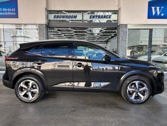 Nissan Qashqai 1.3 DIG-T MHEV N-Connecta SUV Petrol Hybrid XTRON Euro 6 (s/s) (
