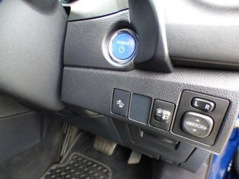 Toyota Auris 1.8 VVT-h Design CVT Euro 6 (s/s) 5dr (Safety Sense)