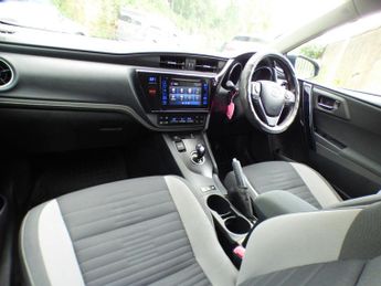 Toyota Auris 1.8 VVT-h Design CVT Euro 6 (s/s) 5dr (Safety Sense)