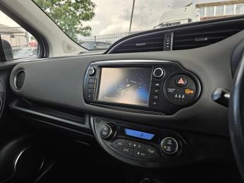 Toyota Yaris 1.5 VVT-h Icon Hatchback 5dr Petrol Hybrid E-CVT Euro 6 (101 ps)