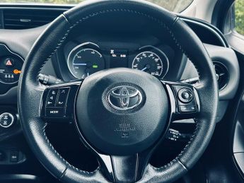 Toyota Yaris 1.5 VVT-h Icon Tech Hatchback 5dr Petrol Hybrid E-CVT Euro 6 (s/