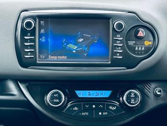Toyota Yaris 1.5 VVT-h Icon Tech Hatchback 5dr Petrol Hybrid E-CVT Euro 6 (s/