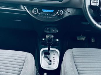 Toyota Yaris 1.5 VVT-h Icon Tech Hatchback 5dr Petrol Hybrid E-CVT Euro 6 (s/