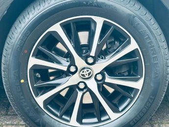 Toyota Yaris 1.5 VVT-h Icon Tech Hatchback 5dr Petrol Hybrid E-CVT Euro 6 (s/