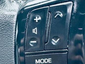 Toyota Yaris 1.5 VVT-h Icon Tech Hatchback 5dr Petrol Hybrid E-CVT Euro 6 (s/