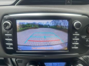 Toyota Yaris 1.5 VVT-h Icon Tech Hatchback 5dr Petrol Hybrid E-CVT Euro 6 (s/