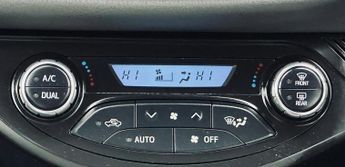 Toyota Yaris 1.5 VVT-h Icon Tech Hatchback 5dr Petrol Hybrid E-CVT Euro 6 (s/