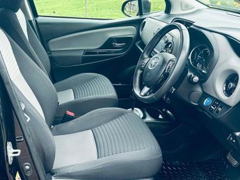 Toyota Yaris 1.5 VVT-h Icon Tech Hatchback 5dr Petrol Hybrid E-CVT Euro 6 (s/