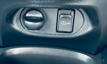 Toyota Yaris 1.5 VVT-h Icon Tech Hatchback 5dr Petrol Hybrid E-CVT Euro 6 (s/