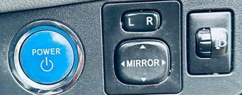 Toyota Yaris 1.5 VVT-h Icon Tech Hatchback 5dr Petrol Hybrid E-CVT Euro 6 (s/