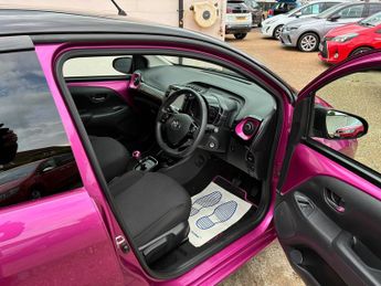 Toyota Aygo 1.0 VVT-i x-cite Hatchback 5dr Petrol x-shift Euro 6 (71 ps)