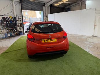 Peugeot 208 1.2 PureTech Allure Hatchback 5dr Petrol Manual Euro 6 (82 ps)