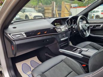 Mercedes-Benz E Class 2.0 E250 AMG Night Edition (Premium) Saloon 4dr Petrol G-Tronic+