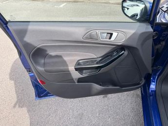 Ford Fiesta 1.0T EcoBoost Zetec Hatchback 5dr Petrol Powershift Euro 6 (100 
