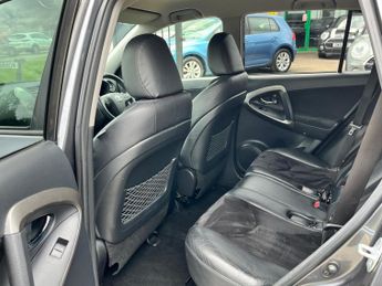 Toyota RAV4 2.2 D-CAT XT-R SUV 5dr Diesel Auto 4WD Euro 5 (150 ps)